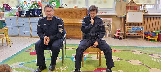POLICJANCI  Z  WIZYTĄ  W  NASZYM  PRZEDSZKOLU