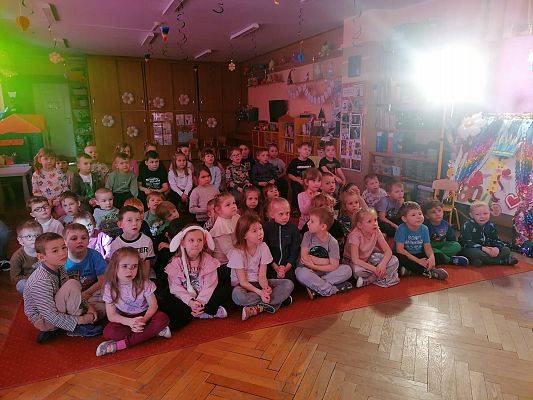 SPOTKANIE  Z  TEATREM - CZAREK  W  ŚWIECIE BAJEK