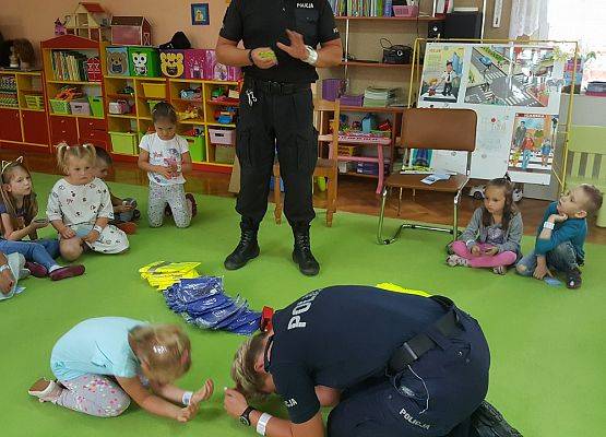 POLICJANCI  W  ODWIEDZINACH  U  MISIAKÓW  grafika