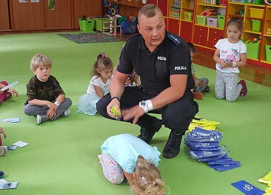 POLICJANCI  W  ODWIEDZINACH  U  MISIAKÓW  grafika