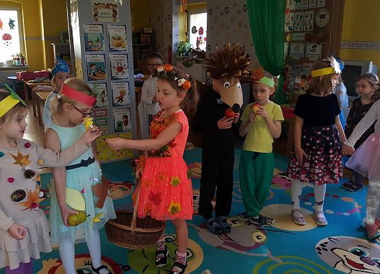 MISIAKI I ICH OSTATNI BAL U PANI JESIENI grafika