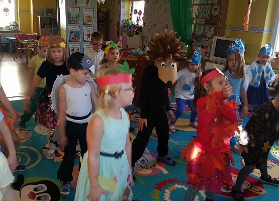 MISIAKI I ICH OSTATNI BAL U PANI JESIENI grafika