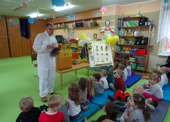 WIZYTA  PSZCZELARZA grafika