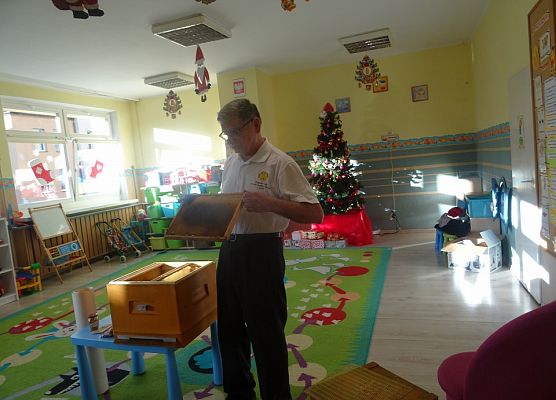 WIZYTA  PSZCZELARZA grafika