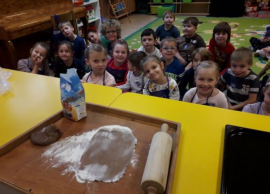 SŁONECZKĄ  PIEKĄ  ŚWIĄTECZNE  PIERNIKI grafika