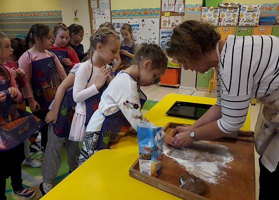 SŁONECZKĄ  PIEKĄ  ŚWIĄTECZNE  PIERNIKI grafika