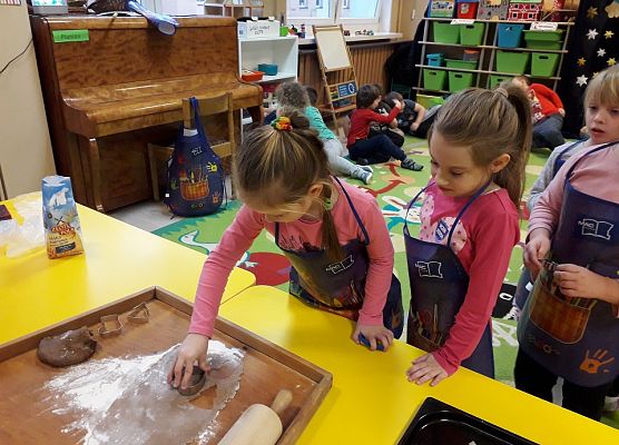 SŁONECZKĄ  PIEKĄ  ŚWIĄTECZNE  PIERNIKI grafika