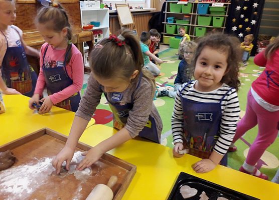 SŁONECZKĄ  PIEKĄ  ŚWIĄTECZNE  PIERNIKI grafika