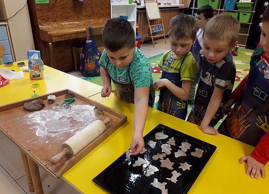 SŁONECZKĄ  PIEKĄ  ŚWIĄTECZNE  PIERNIKI grafika