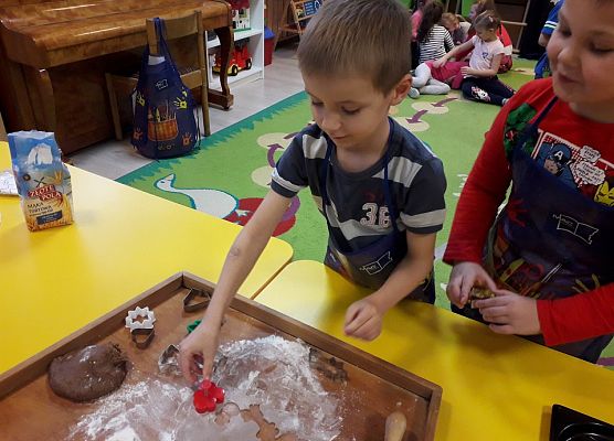 SŁONECZKĄ  PIEKĄ  ŚWIĄTECZNE  PIERNIKI grafika