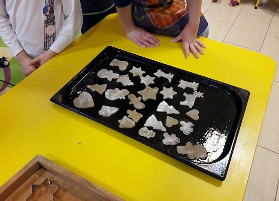 SŁONECZKĄ  PIEKĄ  ŚWIĄTECZNE  PIERNIKI grafika