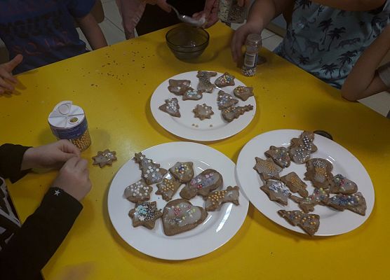 SŁONECZKĄ  PIEKĄ  ŚWIĄTECZNE  PIERNIKI grafika