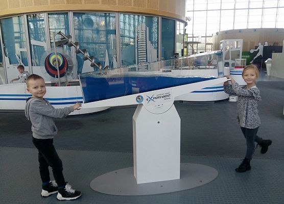 ŚREDNIAKI  I  STARSZAKI  W  CENTRUM  NAUKI  EKSPERYMENT  W  GDYNI grafika