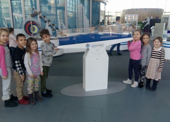 ŚREDNIAKI  I  STARSZAKI  W  CENTRUM  NAUKI  EKSPERYMENT  W  GDYNI grafika