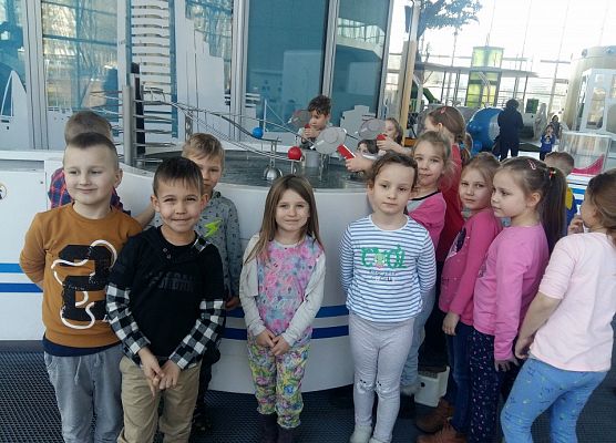 ŚREDNIAKI  I  STARSZAKI  W  CENTRUM  NAUKI  EKSPERYMENT  W  GDYNI grafika