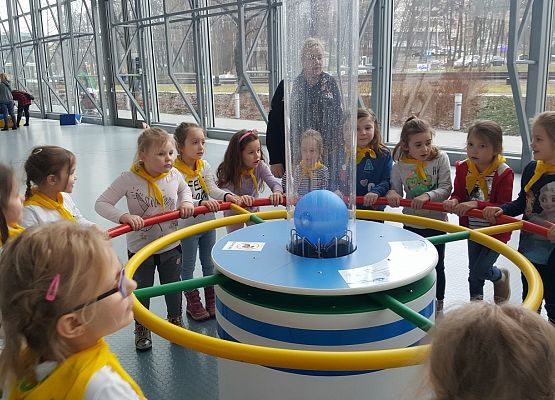 ŚREDNIAKI  I  STARSZAKI  W  CENTRUM  NAUKI  EKSPERYMENT  W  GDYNI grafika