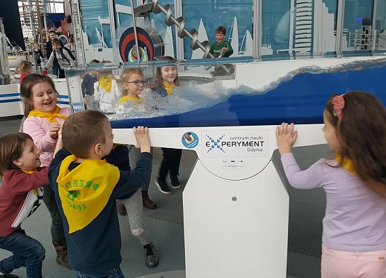 ŚREDNIAKI  I  STARSZAKI  W  CENTRUM  NAUKI  EKSPERYMENT  W  GDYNI grafika