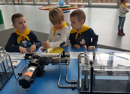 ŚREDNIAKI  I  STARSZAKI  W  CENTRUM  NAUKI  EKSPERYMENT  W  GDYNI grafika