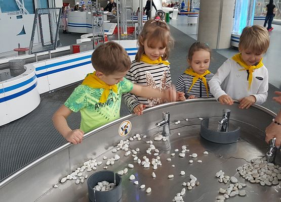 ŚREDNIAKI  I  STARSZAKI  W  CENTRUM  NAUKI  EKSPERYMENT  W  GDYNI grafika