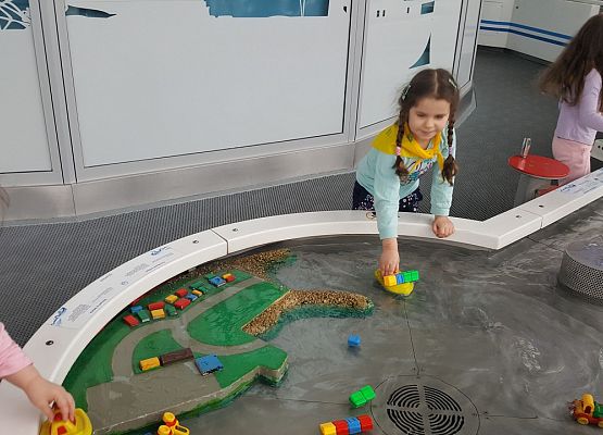 ŚREDNIAKI  I  STARSZAKI  W  CENTRUM  NAUKI  EKSPERYMENT  W  GDYNI grafika