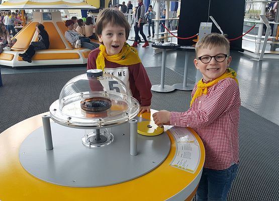 ŚREDNIAKI  I  STARSZAKI  W  CENTRUM  NAUKI  EKSPERYMENT  W  GDYNI grafika