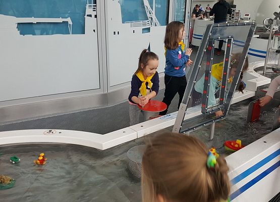 ŚREDNIAKI  I  STARSZAKI  W  CENTRUM  NAUKI  EKSPERYMENT  W  GDYNI grafika