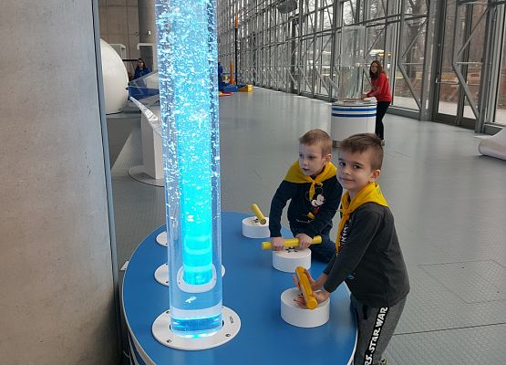 ŚREDNIAKI  I  STARSZAKI  W  CENTRUM  NAUKI  EKSPERYMENT  W  GDYNI grafika