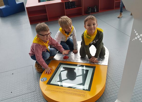 ŚREDNIAKI  I  STARSZAKI  W  CENTRUM  NAUKI  EKSPERYMENT  W  GDYNI grafika