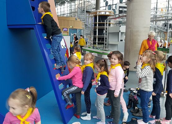 ŚREDNIAKI  I  STARSZAKI  W  CENTRUM  NAUKI  EKSPERYMENT  W  GDYNI grafika