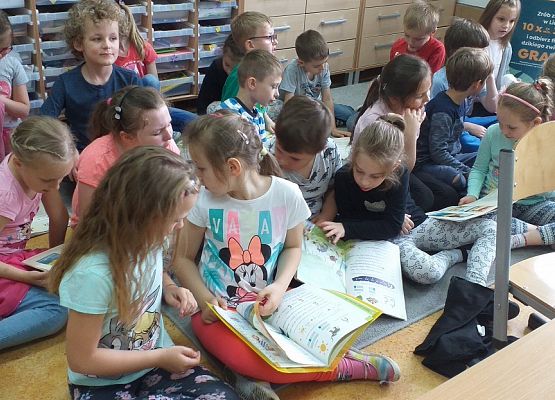 KRASNOLUDKI  I  SŁONECZKA  W  SZKOLE grafika