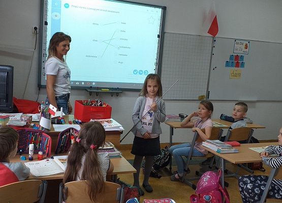 KRASNOLUDKI  I  SŁONECZKA  W  SZKOLE grafika