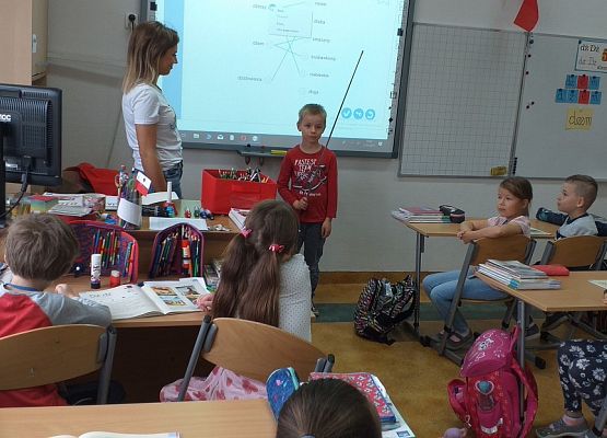 KRASNOLUDKI  I  SŁONECZKA  W  SZKOLE grafika