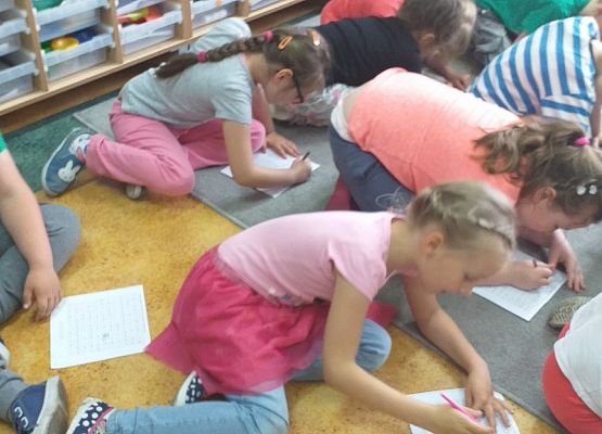 KRASNOLUDKI  I  SŁONECZKA  W  SZKOLE grafika