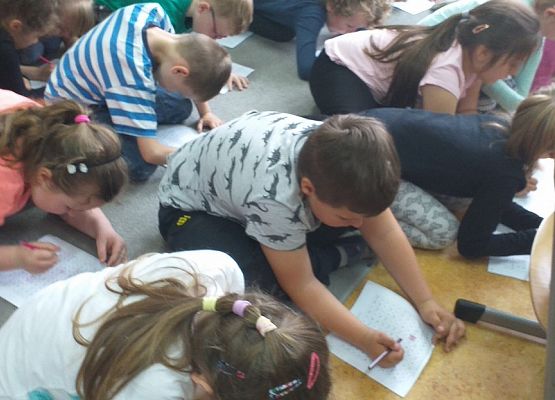 KRASNOLUDKI  I  SŁONECZKA  W  SZKOLE grafika