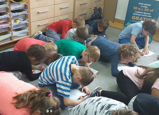 KRASNOLUDKI  I  SŁONECZKA  W  SZKOLE grafika