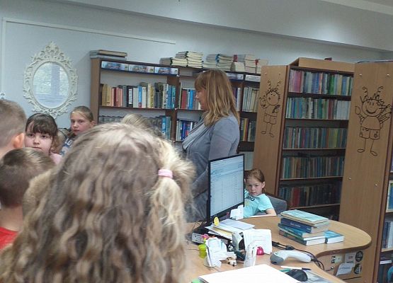 KRASNOLUDKI  I  SŁONECZKA  W  SZKOLE grafika