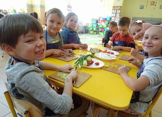 ZAJĘCIA  KULINARNE  U  MISIAKÓW  grafika