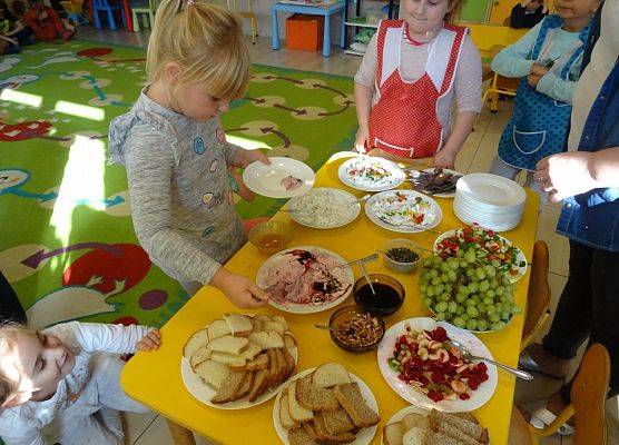 ZAJĘCIA  KULINARNE  U  MISIAKÓW  grafika