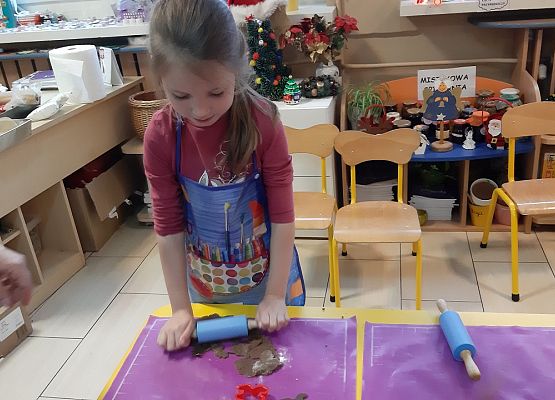 MISIAKI  PIEKĄ ŚWIĄTECZNE  PIERNICZKI grafika