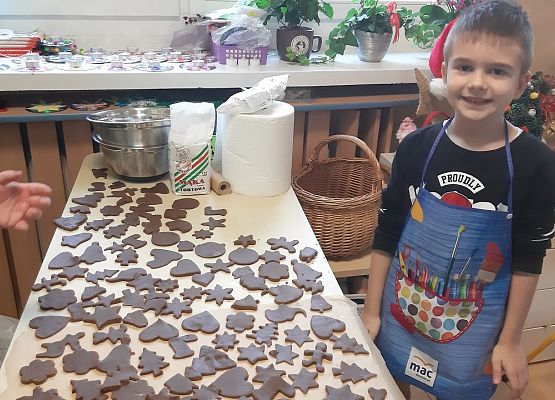 MISIAKI  PIEKĄ ŚWIĄTECZNE  PIERNICZKI grafika