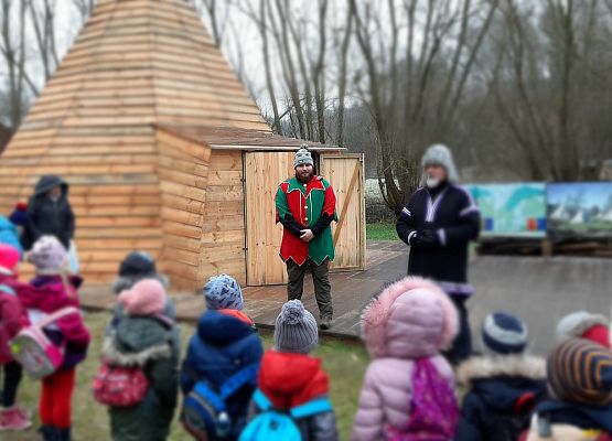 MISIAKI I ŻABKI NA WYCIECZCE W DRZEWINIE grafika