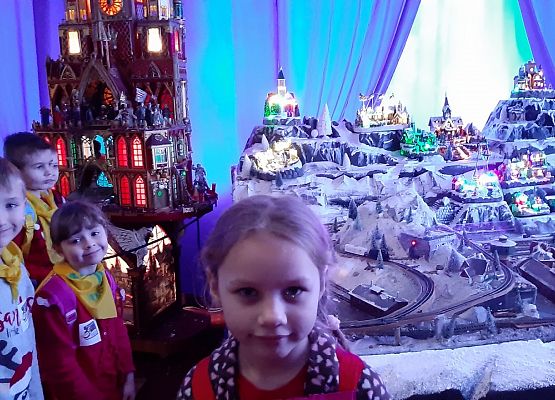 MISIAKI I ŻABKI NA WYCIECZCE W DRZEWINIE grafika