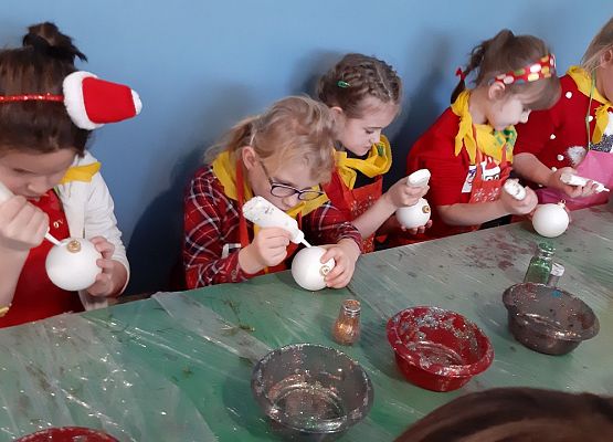 MISIAKI I ŻABKI NA WYCIECZCE W DRZEWINIE grafika