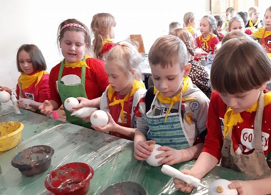 MISIAKI I ŻABKI NA WYCIECZCE W DRZEWINIE grafika