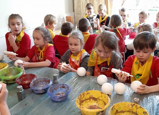 MISIAKI I ŻABKI NA WYCIECZCE W DRZEWINIE grafika