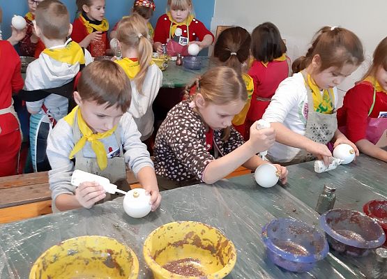 MISIAKI I ŻABKI NA WYCIECZCE W DRZEWINIE grafika