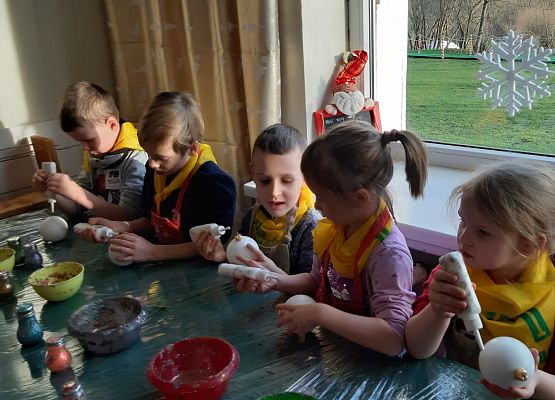 MISIAKI I ŻABKI NA WYCIECZCE W DRZEWINIE grafika