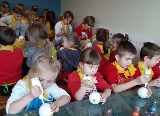 MISIAKI I ŻABKI NA WYCIECZCE W DRZEWINIE grafika