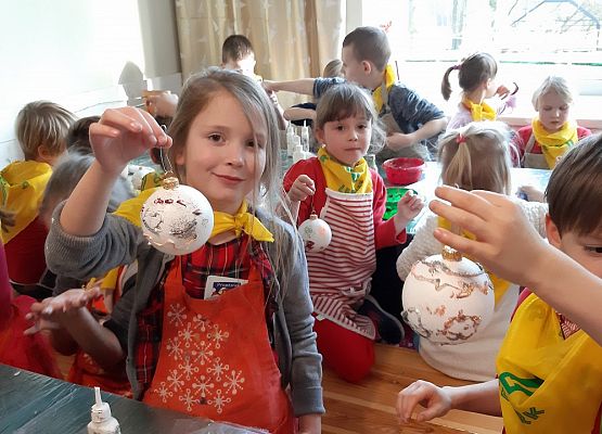 MISIAKI I ŻABKI NA WYCIECZCE W DRZEWINIE grafika