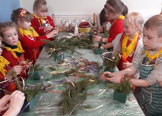 MISIAKI I ŻABKI NA WYCIECZCE W DRZEWINIE grafika